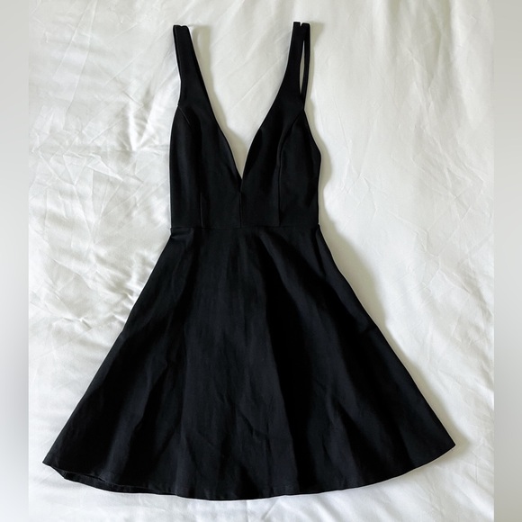Lulu’s Black Deep V-Neck Fit and Flare Mini Party Dress Size XS - Picture 8 of 16